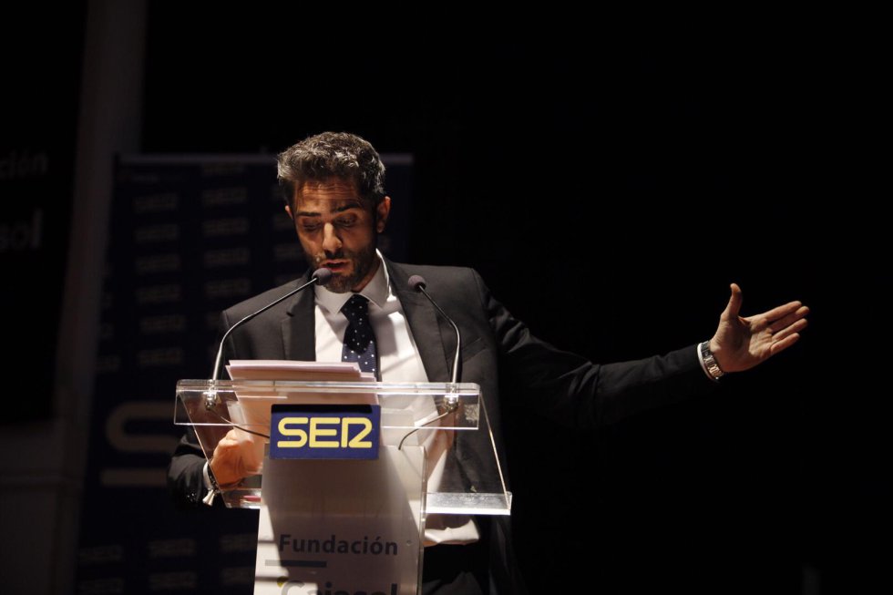 Roberto leal, en otro momento de su alocución Roberto leal, en otro momento de su alocución