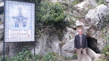 El alcalde de Quesada visita la Cueva del Agua con motivo de su declaración