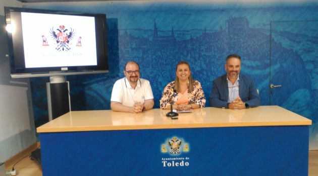 Curro García, coordinador regional de las emisoras de 'Prisa Radio' en Castilla-La Mancha (i), Maite Puig, concejala de Festejos de Toledo (c) y Luis Aznal, jefe de ventas de Prisa Radio en Toledo (d)
