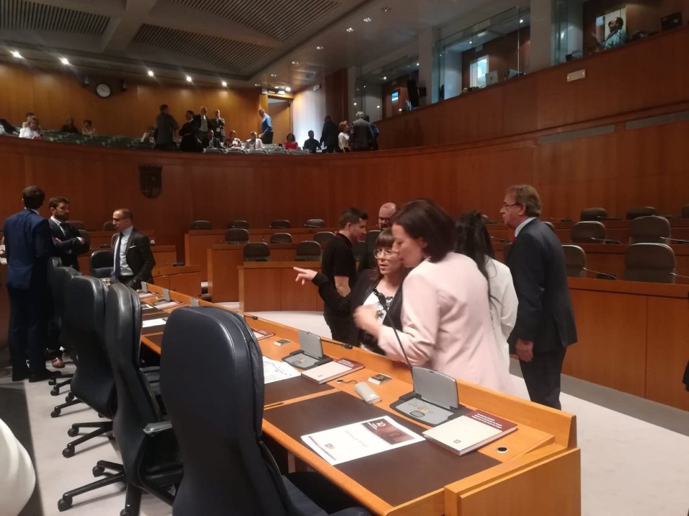 Los primeros en llegar Los primeros en llegar