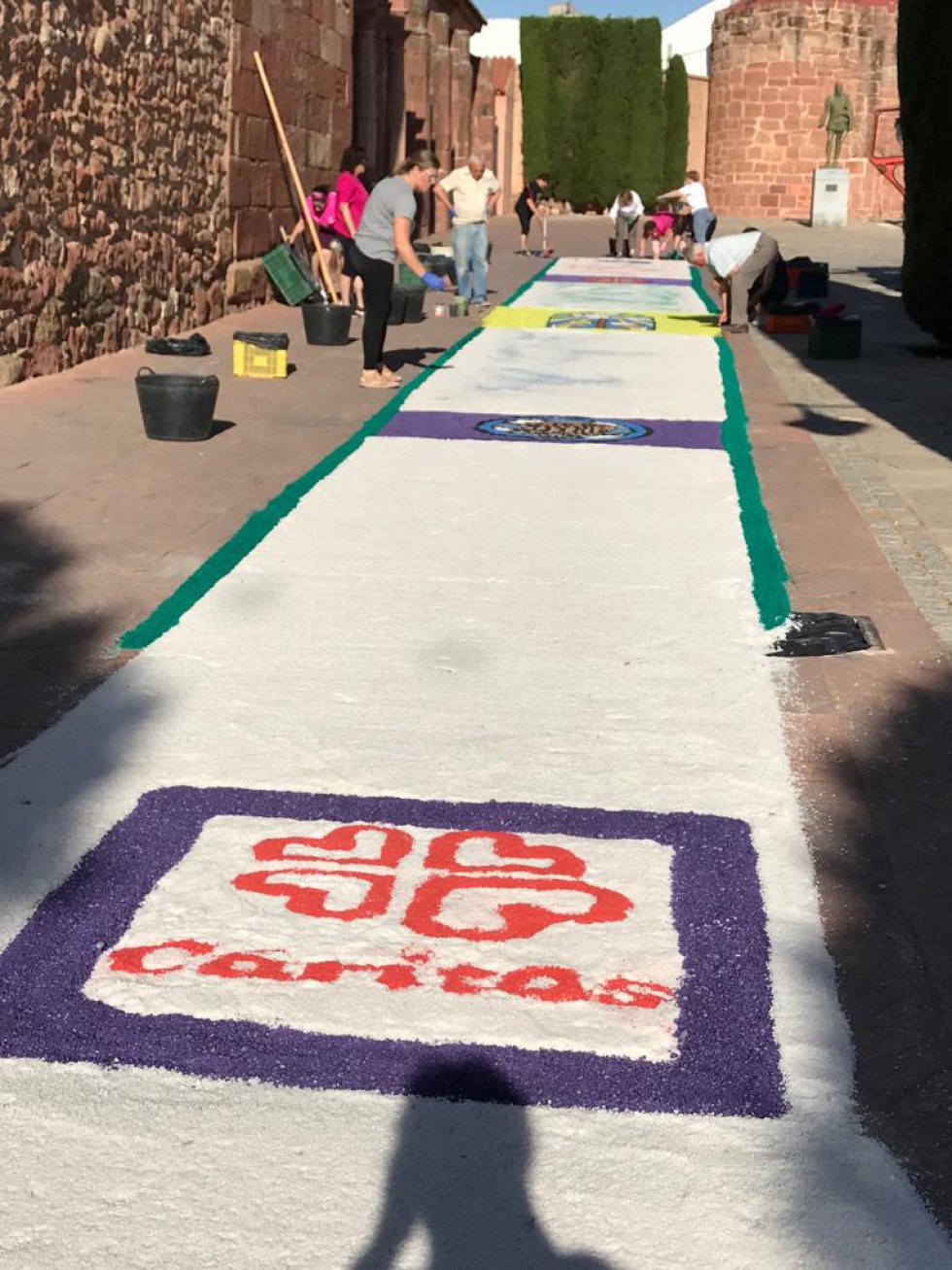 Alfombra de Cáritas en Alcázar de San Juan Alfombra de Cáritas en Alcázar de San Juan