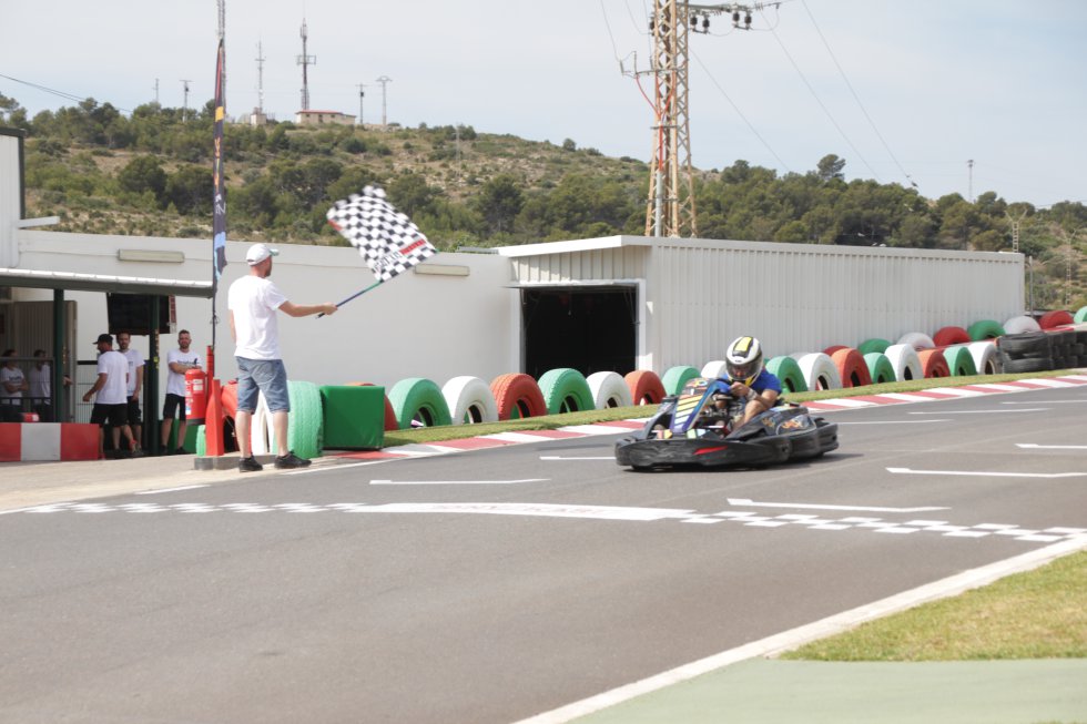 Éxito del II Gran Premio de resistencia en Karting LOS40 Castellón Éxito del II Gran Premio de resistencia en Karting LOS40 Castellón