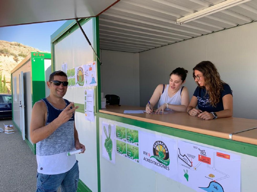 Recepción de los primeros participantes en el circuito de Alcañiz Recepción de los primeros participantes en el circuito de Alcañiz