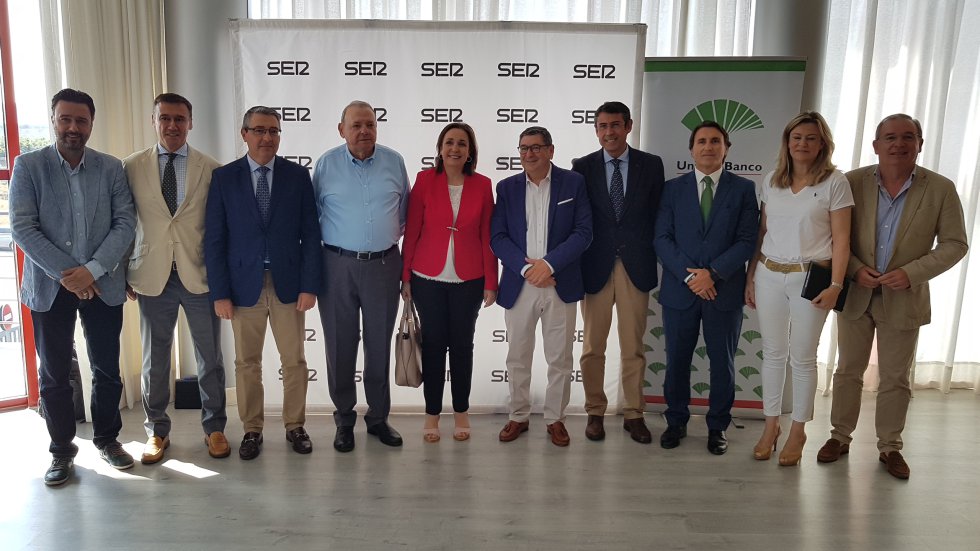Inauguración del Encuentro SER con la presencia de los responsables de la Consejería de Agricultura, Pesca y Desarrollo Sostenible de la Junta de Andalucía, los resposables de Frutas Trops, los directivos de SER Málaga, del Ayuntamiento de Vélez-Málaga, Unicaja Banco y la Diputación de Málaga Inauguración del Encuentro SER con la presencia de los responsables de la Consejería de Agricultura, Pesca y Desarrollo Sostenible de la Junta de Andalucía, los resposables de Frutas Trops, los directivos de SER Málaga, del Ayuntamiento de Vélez-Málaga, Unicaja Banco y la Diputación de Málaga