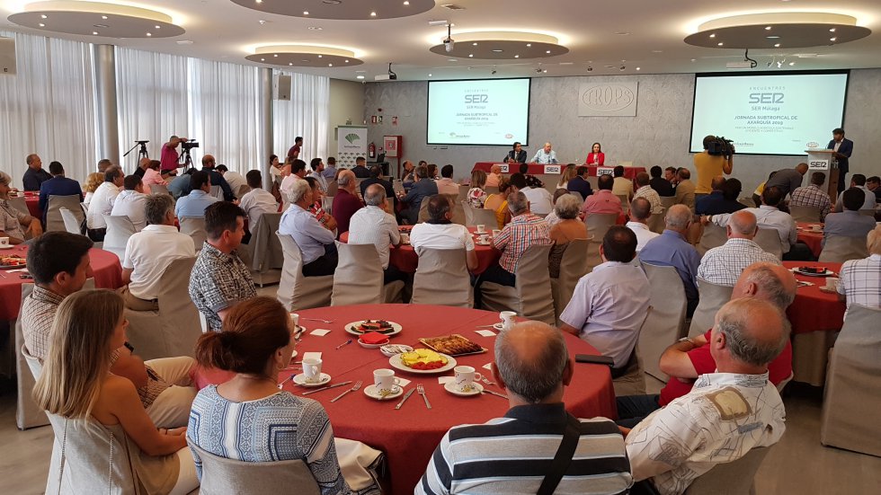 Numerosos empresarios del sector de los subtropicales han acudido al Encuentro SER en Vélez-Málaga Numerosos empresarios del sector de los subtropicales han acudido al Encuentro SER en Vélez-Málaga