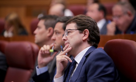 El candidato del PP a la presidencia de la Junta de Castilla y León, Alfonso Fernández Mañueco, durante el debate de investidura del presidente de la Junta de Castilla y León
