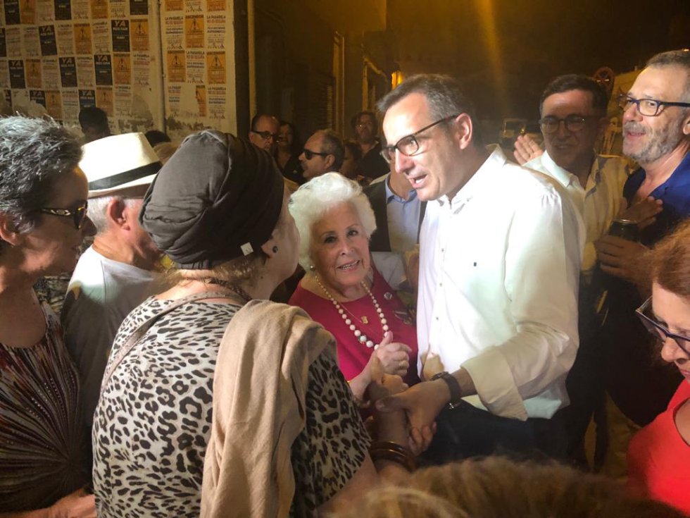 Los vecinos de los barrios afectados por el soterramiento plantearon numerosas preguntas al que fuera delegado del Gobierno en Murcia Los vecinos de los barrios afectados por el soterramiento plantearon numerosas preguntas al que fuera delegado del Gobierno en Murcia