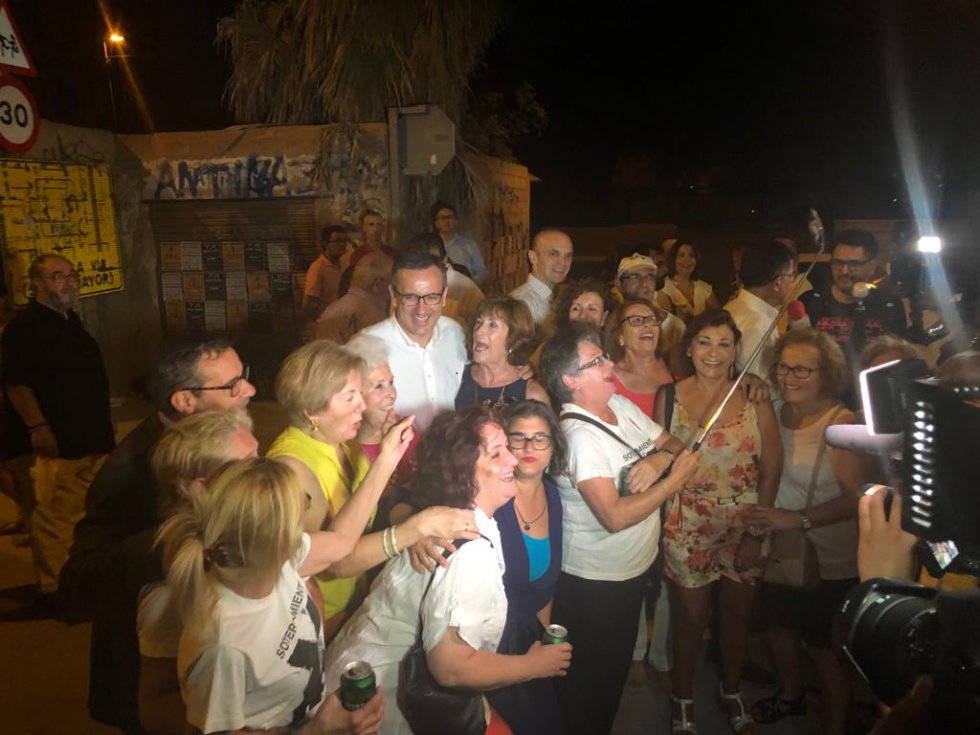 Los vecinos se reunieron para celebrar el 'no retorno' del soterramiento del AVE a su paso por Murcia Los vecinos se reunieron para celebrar el 'no retorno' del soterramiento del AVE a su paso por Murcia