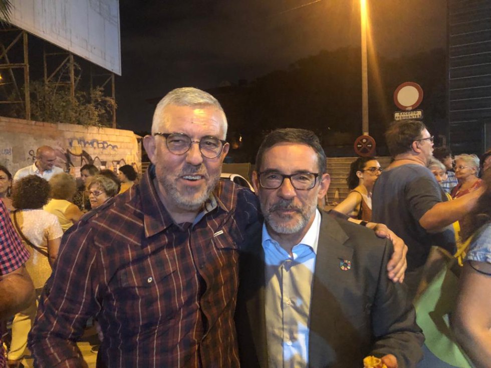 El catedrático de Literatura de la UMU, Pepe Belmonte, junto al delegado del Gobierno, Francisco Jiménez. El catedrático de Literatura de la UMU, Pepe Belmonte, junto al delegado del Gobierno, Francisco Jiménez.