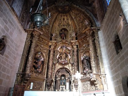 Retablo del altar mayor de la iglesia parroquial de Vadocondes dedicado a la Asunción de la Virgen María
