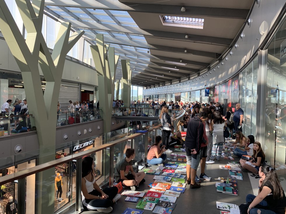 El Mercadillo Gelete del libro usado de texto se convierte en éxito un año más El Mercadillo Gelete del libro usado de texto se convierte en éxito un año más