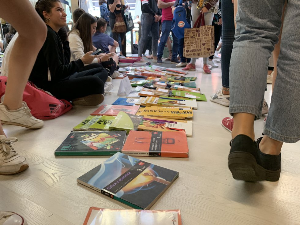 El Mercadillo Gelete del libro usado de texto se convierte en éxito un año más El Mercadillo Gelete del libro usado de texto se convierte en éxito un año más