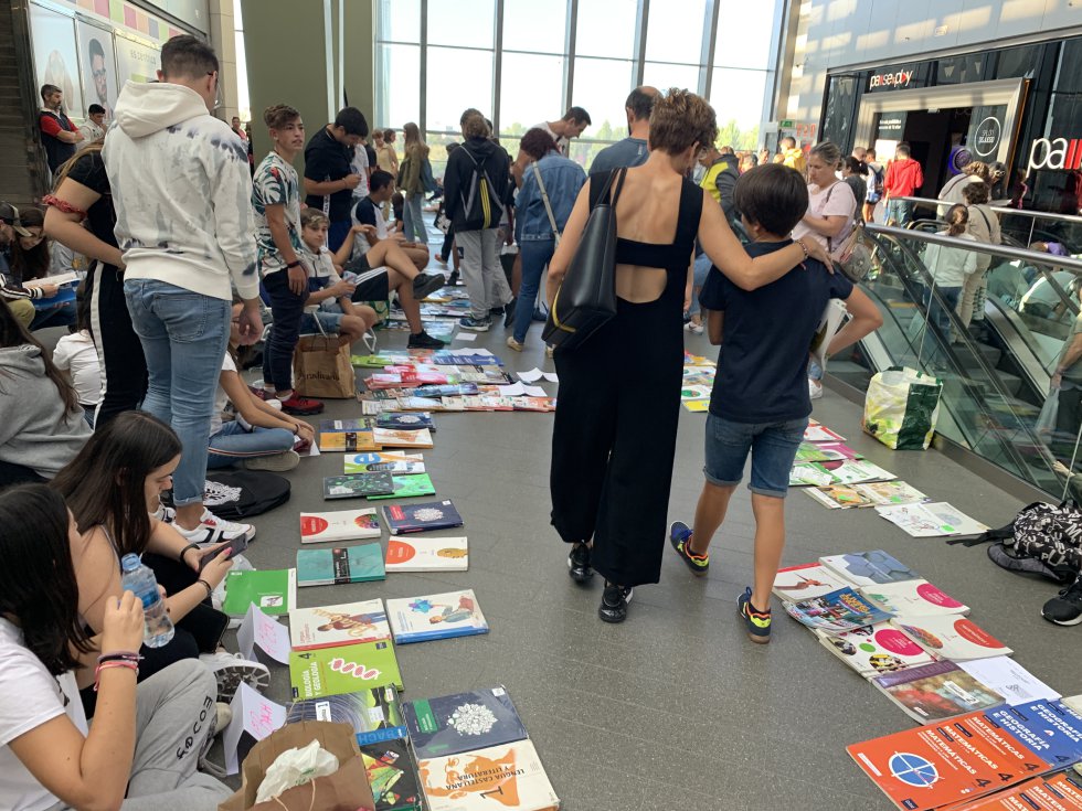 El Mercadillo Gelete del libro usado de texto se convierte en éxito un año más El Mercadillo Gelete del libro usado de texto se convierte en éxito un año más