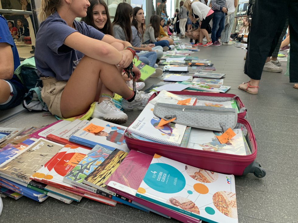 El Mercadillo Gelete del libro usado de texto se convierte en éxito un año más El Mercadillo Gelete del libro usado de texto se convierte en éxito un año más