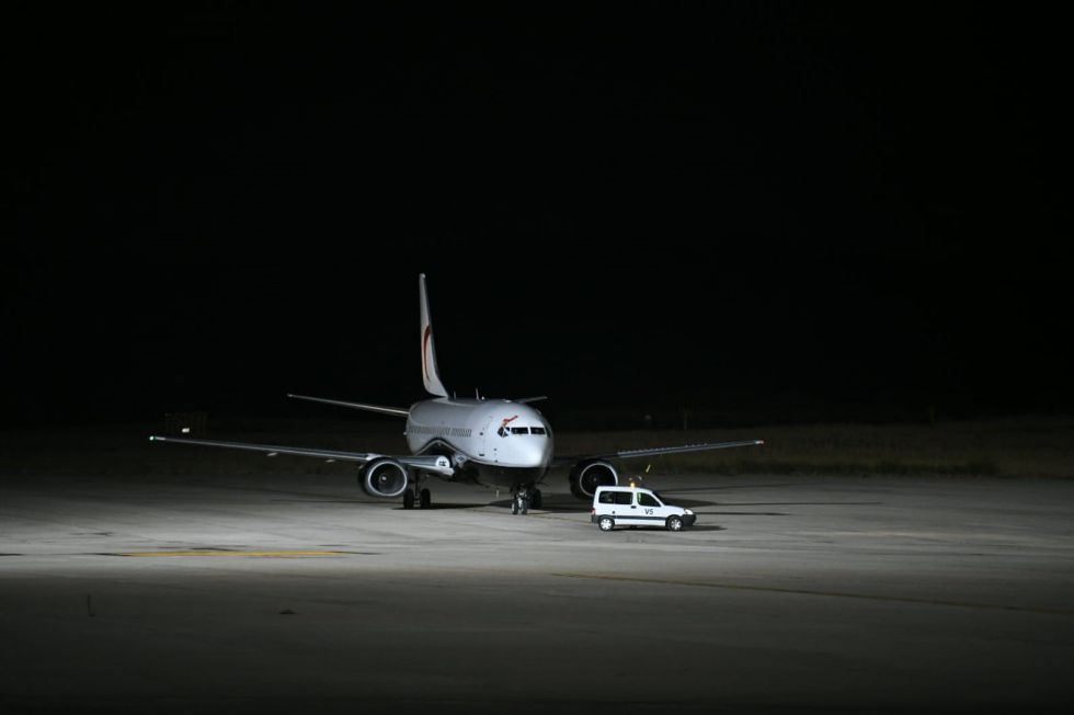 Las imágenes del primer avión en el aeropuerto Las imágenes del primer avión en el aeropuerto