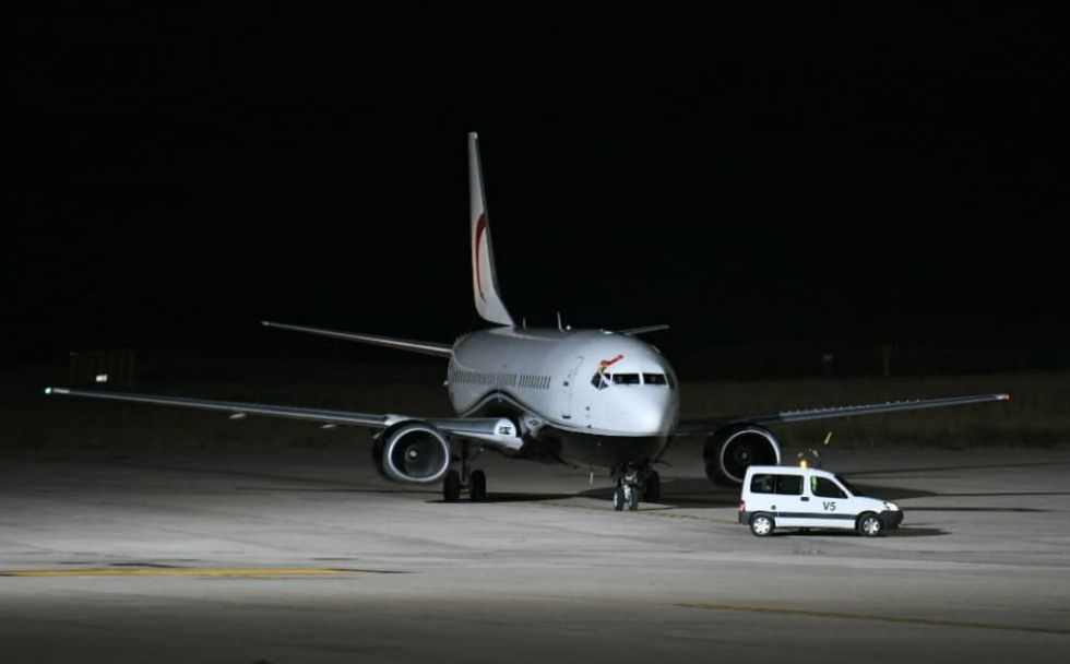 Las imágenes del primer avión en el aeropuerto Las imágenes del primer avión en el aeropuerto