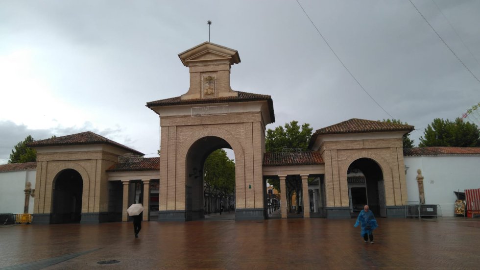 La lluvia, protagonista de las imágenes de la Feria de este viernes 13 La lluvia, protagonista de las imágenes de la Feria de este viernes 13