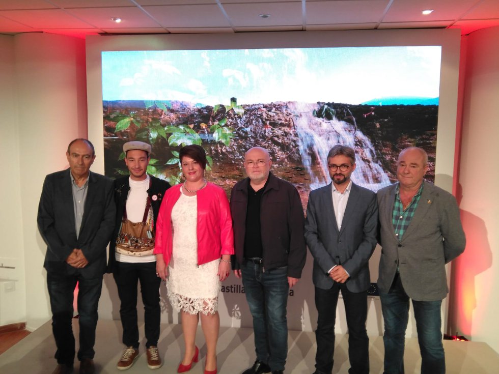 La lluvia, protagonista de las imágenes de la Feria de este viernes 13 La lluvia, protagonista de las imágenes de la Feria de este viernes 13