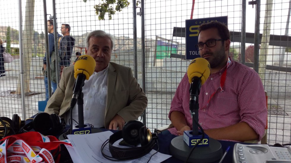 Carlos Abengózar presentando a pie de meta Hoy por Hoy Toledo, aquí con Juan José Pérez del Pino Carlos Abengózar presentando a pie de meta Hoy por Hoy Toledo, aquí con Juan José Pérez del Pino