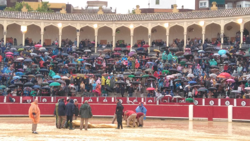 Las imágenes de la cancelación de la corrida de toros del Juli, Manzanares y Ureña Las imágenes de la cancelación de la corrida de toros del Juli, Manzanares y Ureña