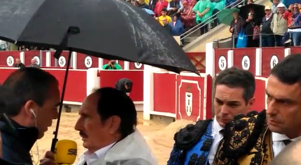 Las imágenes de la cancelación de la corrida de toros del Juli, Manzanares y Ureña Las imágenes de la cancelación de la corrida de toros del Juli, Manzanares y Ureña