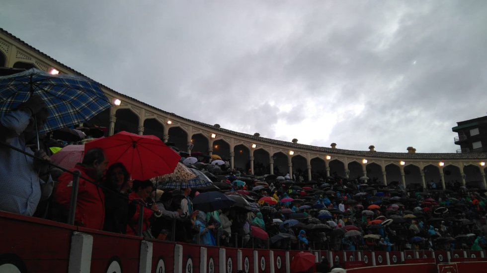Las imágenes de la cancelación de la corrida de toros del Juli, Manzanares y Ureña Las imágenes de la cancelación de la corrida de toros del Juli, Manzanares y Ureña