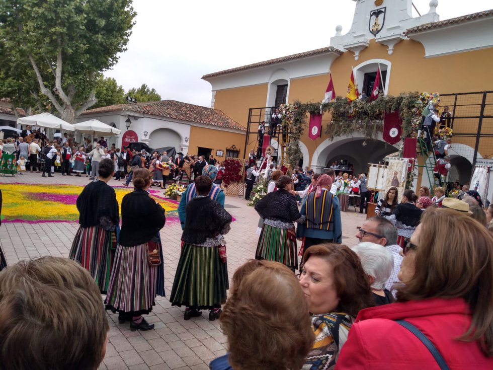 La ofrenda floral a la Virgen de los Llanos y el partido del Alba, en imágenes La ofrenda floral a la Virgen de los Llanos y el partido del Alba, en imágenes
