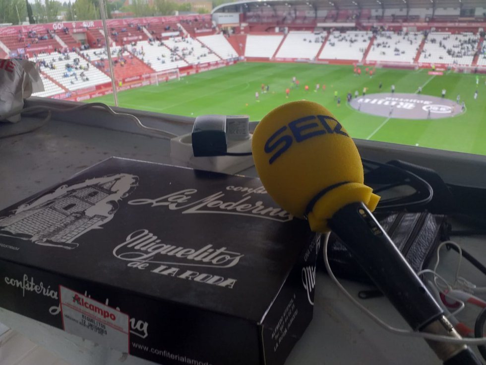La ofrenda floral a la Virgen de los Llanos y el partido del Alba, en imágenes La ofrenda floral a la Virgen de los Llanos y el partido del Alba, en imágenes