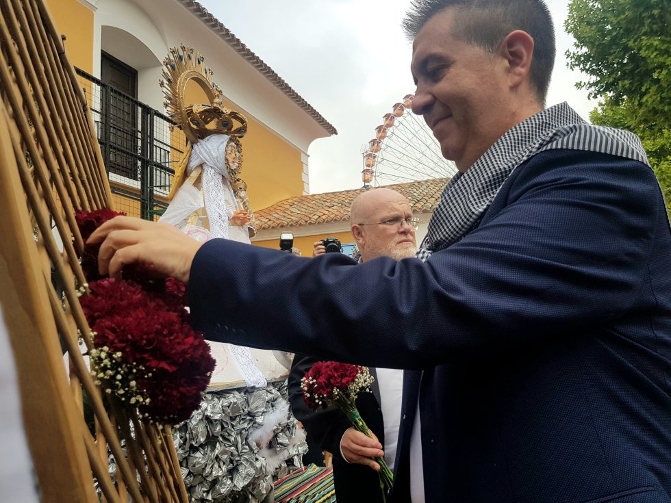 La ofrenda floral a la Virgen de los Llanos y el partido del Alba, en imágenes La ofrenda floral a la Virgen de los Llanos y el partido del Alba, en imágenes