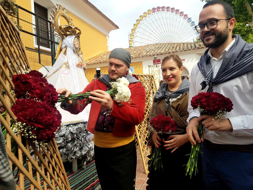 La ofrenda floral a la Virgen de los Llanos y el partido del Alba, en imágenes La ofrenda floral a la Virgen de los Llanos y el partido del Alba, en imágenes