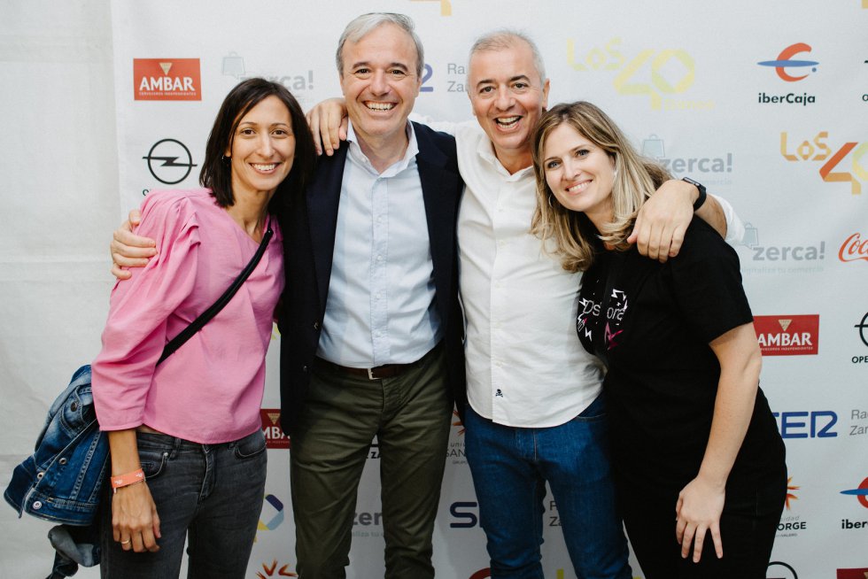 El alcalde de Zaragoza, Jorge Azcón, y el presidente provincial de Zaragoza, del PP, Javier Campoy, en la zona VIP de Radio Zaragoza durante el concierto de Amaral. El alcalde de Zaragoza, Jorge Azcón, y el presidente provincial de Zaragoza, del PP, Javier Campoy, en la zona VIP de Radio Zaragoza durante el concierto de Amaral.