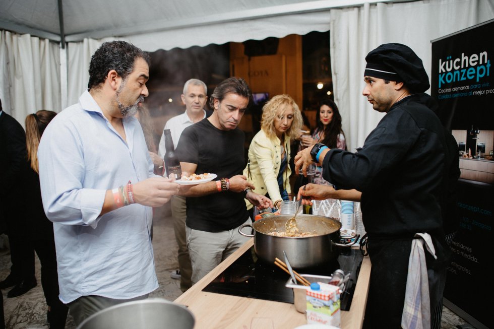 Degustación de gran variedad de productos en la zona VIP de Radio Zaragoza. Degustación de gran variedad de productos en la zona VIP de Radio Zaragoza.