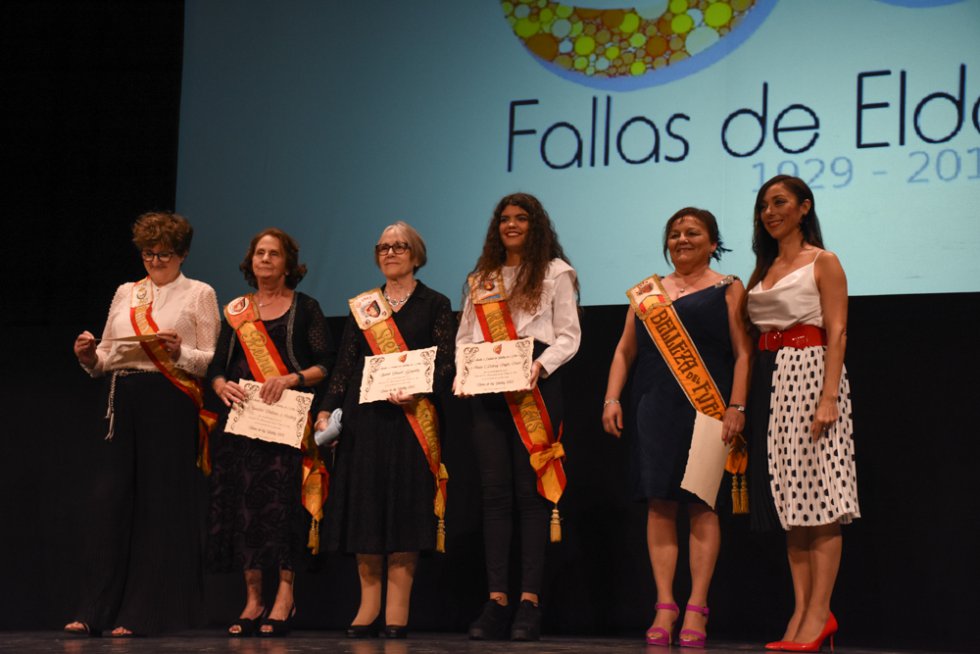 FOTOGALERÍA| Homenaje a las Falleras y presidentes de la fiesta del fuego de Elda, en su 90 aniversario FOTOGALERÍA| Homenaje a las Falleras y presidentes de la fiesta del fuego de Elda, en su 90 aniversario