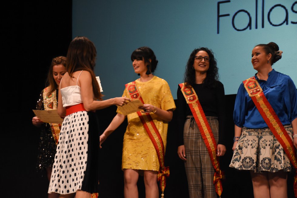 FOTOGALERÍA| Homenaje a las Falleras y presidentes de la fiesta del fuego de Elda, en su 90 aniversario FOTOGALERÍA| Homenaje a las Falleras y presidentes de la fiesta del fuego de Elda, en su 90 aniversario