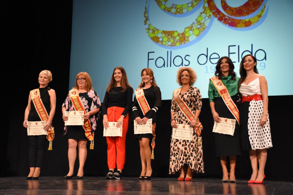 FOTOGALERÍA| Homenaje a las Falleras y presidentes de la fiesta del fuego de Elda, en su 90 aniversario FOTOGALERÍA| Homenaje a las Falleras y presidentes de la fiesta del fuego de Elda, en su 90 aniversario