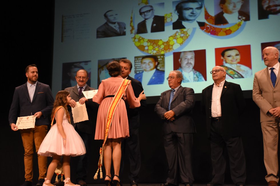 FOTOGALERÍA| Homenaje a las Falleras y presidentes de la fiesta del fuego de Elda, en su 90 aniversario FOTOGALERÍA| Homenaje a las Falleras y presidentes de la fiesta del fuego de Elda, en su 90 aniversario