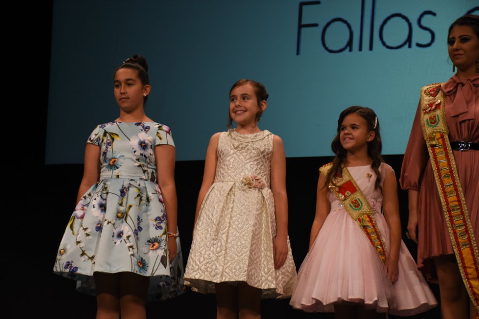 FOTOGALERÍA| Homenaje a las Falleras y presidentes de la fiesta del fuego de Elda, en su 90 aniversario FOTOGALERÍA| Homenaje a las Falleras y presidentes de la fiesta del fuego de Elda, en su 90 aniversario
