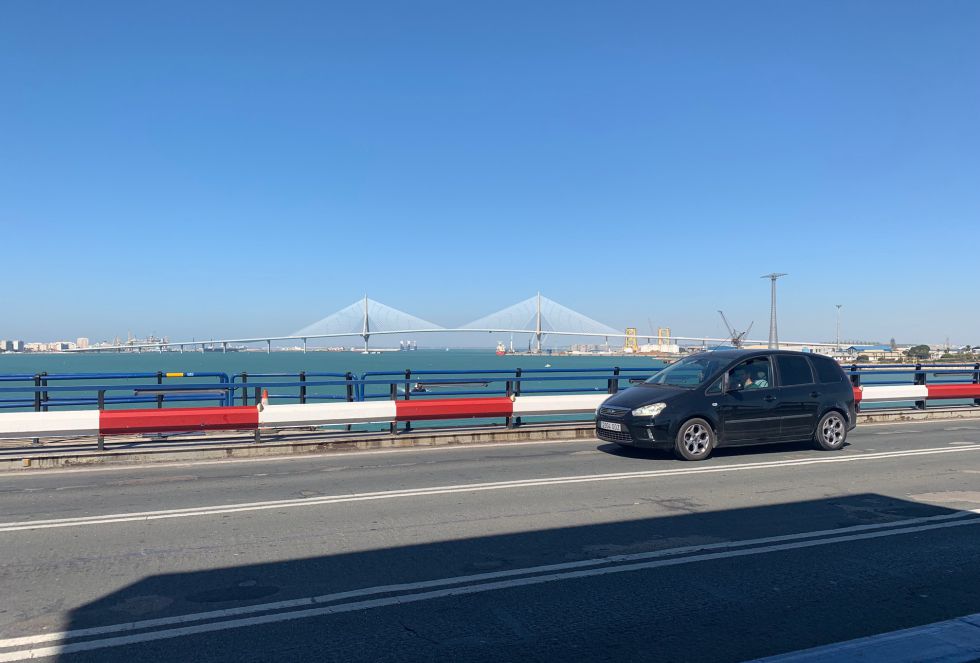 El Puente Carranza, inaugurado el 28 de octubre de 1969, recibe actualmente una media de 23.000 coches al día El Puente Carranza, inaugurado el 28 de octubre de 1969, recibe actualmente una media de 23.000 coches al día
