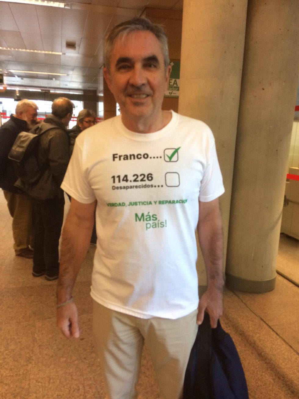 Esta es la camiseta que el diputado de Más Madrid, Eduardo Gutiérrez, ha llevado a la Asamblea de Madrid Esta es la camiseta que el diputado de Más Madrid, Eduardo Gutiérrez, ha llevado a la Asamblea de Madrid