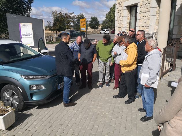 Los vecinos de Campisábalos (Guadalajara) compartirán durante un año de forma gratuita un coche eléctrico cedido por Hyundai: Los vecinos de Campisábalos disfrutarán gratis de un coche eléctrico durante un año