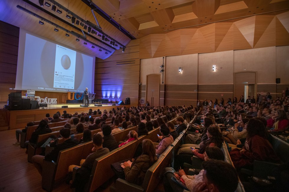 El público asiste con atención la participación de Andy Stalman en el III Branding Day de Cádiz El público asiste con atención la participación de Andy Stalman en el III Branding Day de Cádiz