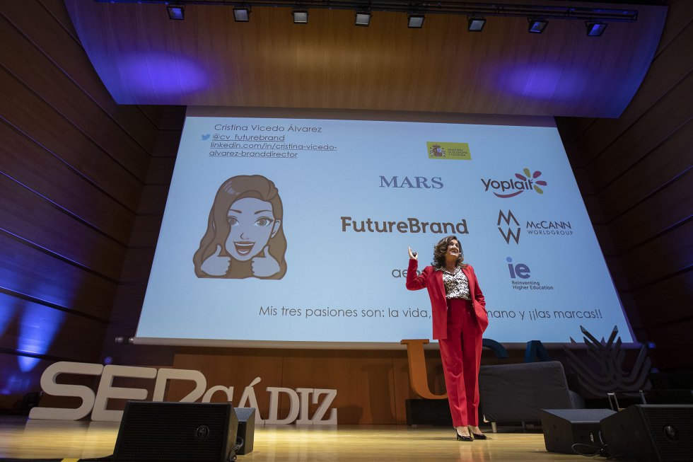 Cristina Vicedo, de Future Brand, trató de enfocar el destino de las marcas. "Ahora es el tiempo del Internet de las experiencias" Cristina Vicedo, de Future Brand, trató de enfocar el destino de las marcas. "Ahora es el tiempo del Internet de las experiencias"