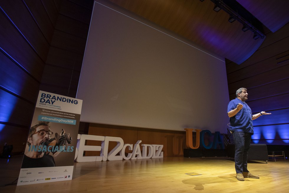 César García, de Señora Rushmore: "La esencia de la creatividad es hacer lo que no hace nadie. Las tendencias son mentira" César García, de Señora Rushmore: "La esencia de la creatividad es hacer lo que no hace nadie. Las tendencias son mentira"