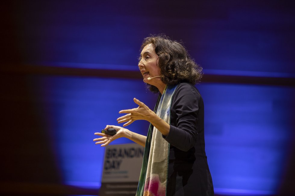 "Tendemos a pensar que las cosas van peor de lo que van", explicó Elsa Punset, quien propició entre el público una reflexión sobre el propio temperamento "Tendemos a pensar que las cosas van peor de lo que van", explicó Elsa Punset, quien propició entre el público una reflexión sobre el propio temperamento