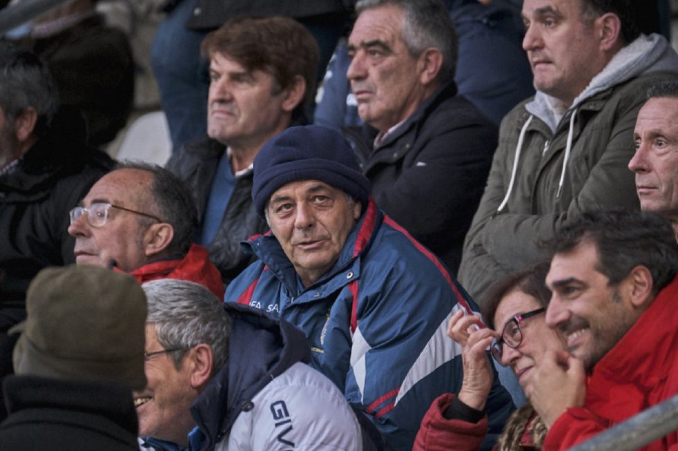 El empate de la Arandina ante el Numancia B (0-0) dejó instantáneas como éstas en El Montecillo. El empate de la Arandina ante el Numancia B (0-0) dejó instantáneas como éstas en El Montecillo.
