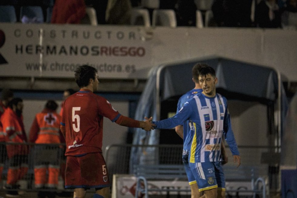 El empate de la Arandina ante el Numancia B (0-0) dejó instantáneas como éstas en El Montecillo. El empate de la Arandina ante el Numancia B (0-0) dejó instantáneas como éstas en El Montecillo.
