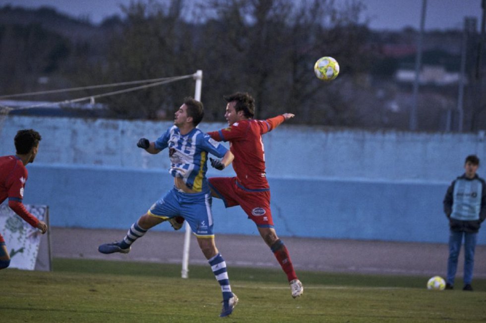 El empate de la Arandina ante el Numancia B (0-0) dejó instantáneas como éstas en El Montecillo. El empate de la Arandina ante el Numancia B (0-0) dejó instantáneas como éstas en El Montecillo.
