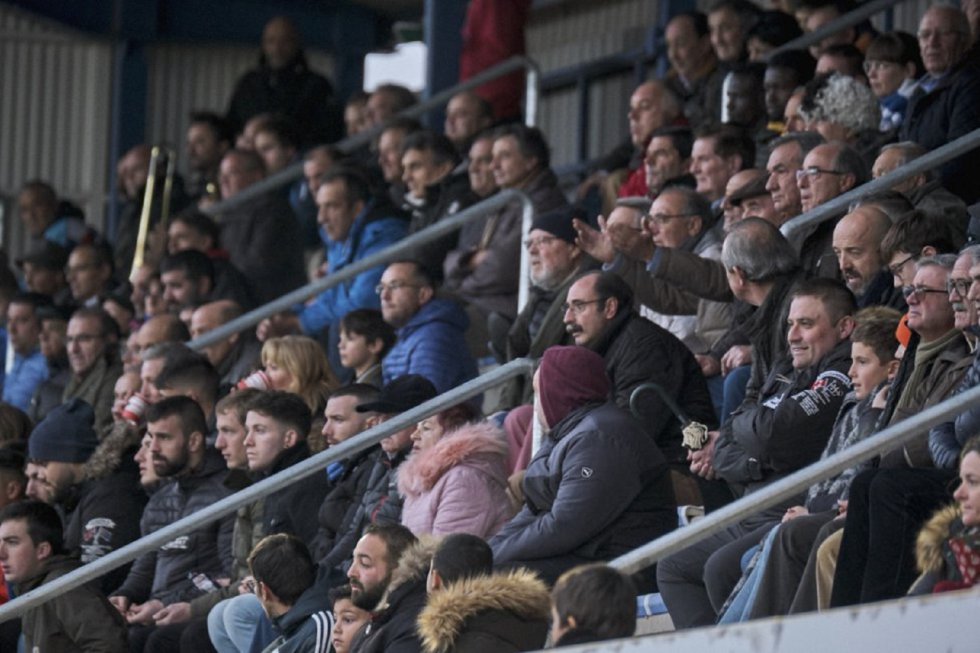El empate de la Arandina ante el Numancia B (0-0) dejó instantáneas como éstas en El Montecillo. El empate de la Arandina ante el Numancia B (0-0) dejó instantáneas como éstas en El Montecillo.