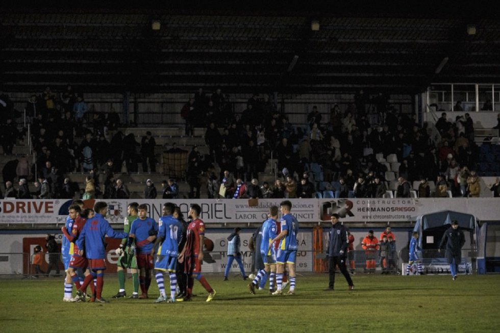 El empate de la Arandina ante el Numancia B (0-0) dejó instantáneas como éstas en El Montecillo. El empate de la Arandina ante el Numancia B (0-0) dejó instantáneas como éstas en El Montecillo.