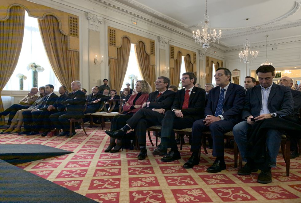 De izquierda a derecha: José Antonio Pastor, Idoia Mendia, Miguel Ángel Gómez Viar, Ana Cano, Juan Mari Atutxa, Begoña Marañón, Juan Mari Aburto, Gorka Urtaran, Juan Luis Ibarra y Mikel Torres De izquierda a derecha: José Antonio Pastor, Idoia Mendia, Miguel Ángel Gómez Viar, Ana Cano, Juan Mari Atutxa, Begoña Marañón, Juan Mari Aburto, Gorka Urtaran, Juan Luis Ibarra y Mikel Torres